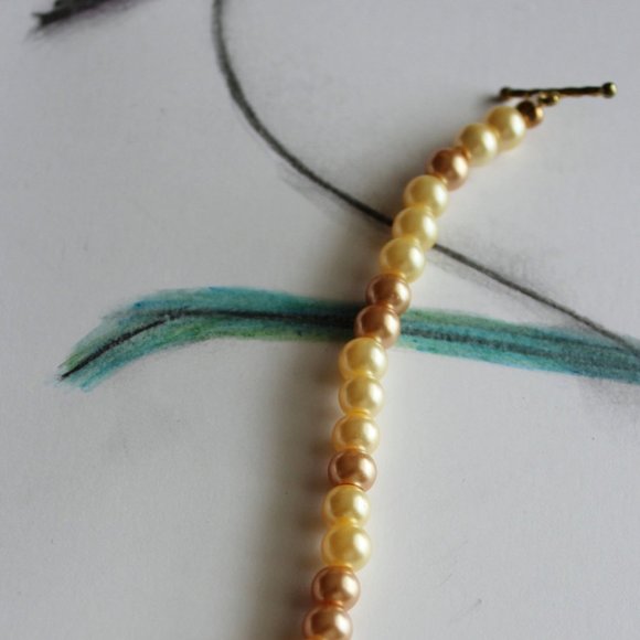 Vera Rose Variegated Pearl Necklace NWT - Picture 2 of 3